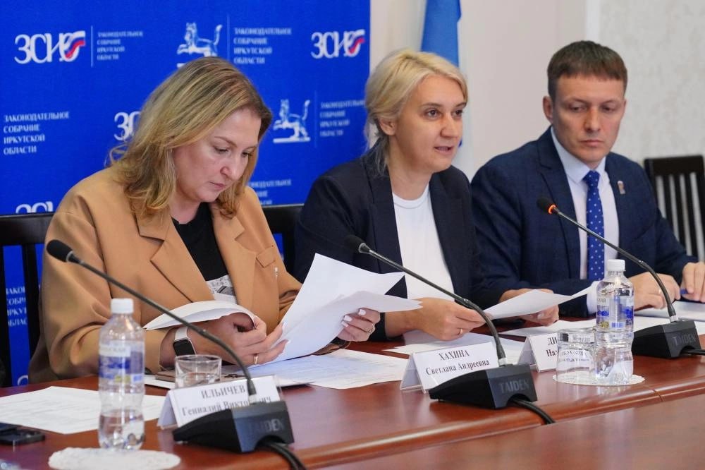 Депутаты Заксобрания Иркутской области рассказали коллегам из новых субъектов России как реализуют инициативные проекты Семинар прошел по поручению председателя Заксобрания Александра Ведерникова В ходе него докладчики отметили что жители активно помогают выбирать территории для благоустройства и реализовывать сами проекты В 2025 году в бюджете Иркутской области предусмотрено более 800 миллионов рублей почти на 1000 мероприятий субсидии получили более 400 городов и районов Участники семинара из новых регионов России проявили большой интерес к опыту Иркутской области Узнать больше   Открытая трибуна