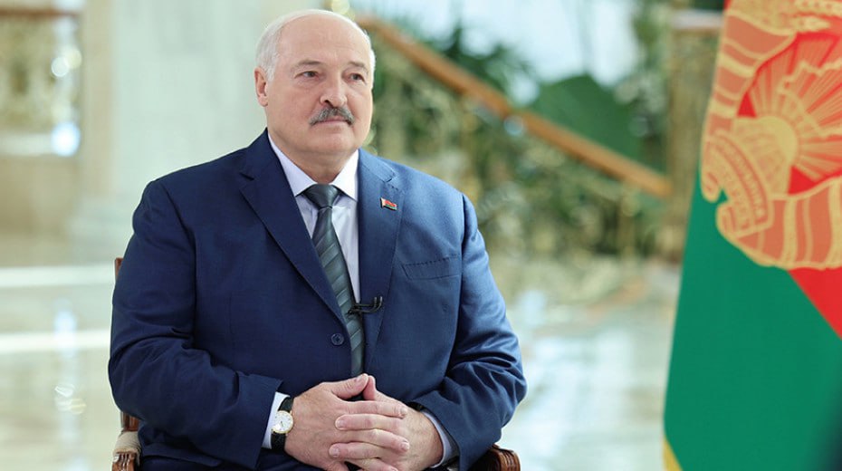 Поздравление Лукашенко народу Латвии Президент Беларуси Александр Лукашенко поздравил латвийский народ с Днем провозглашения Латвийской Республики Он подчеркнул ценность независимости как мечты о будущем и ответственности за его достижение В обращении отмечено что стремление латвийцев к миру и согласному соседству укрепляло доброжелательные отношения между странами Лукашенко выразил уверенность в сохранении добрососедства несмотря на политические трудности и пожелал латвийскому народу счастья и благополучия пригласив в Беларусь Разговоры на кухне