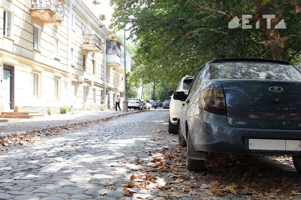Во Владивостоке временно изменят схему движения на Эгершельде С 10 по 21 июля в связи с заменой теплотрассы на улице Бестужева въезд на Эгершельд будет перекрыт. В этот период участки улиц Посьетская, Бестужева и 1-я Морская временно станут двусторонними для организации объезда. Движение транспорта будет осуществляться по изменённой схеме с 8:00 10 июля до 23:00 21 июля. Водителям рекомендуется заранее планировать маршруты, используя для объезда улицы Станюковича, Захарова и Алеутскую.