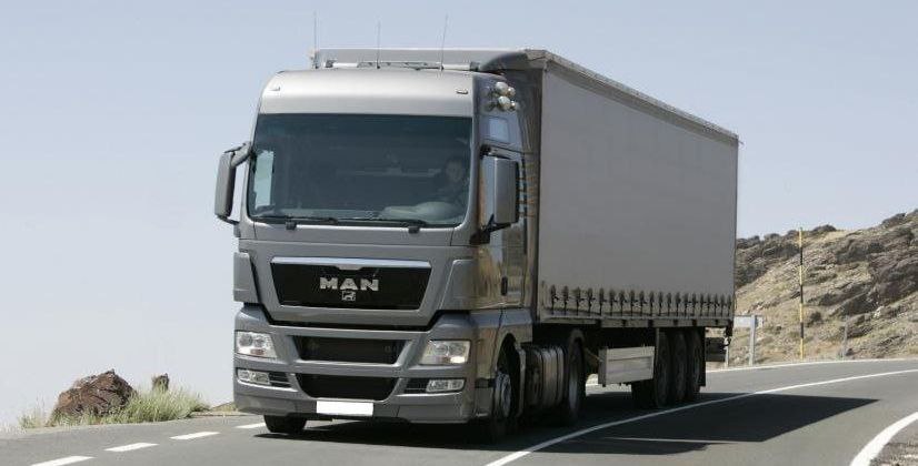 Таджикистан и Узбекистан договорились о запуске мультимодального коридора в Китай и Европу Главы транспортных ведомств Таджикистана и Узбекистана договорились о запуске пилотного проекта мультимодального коридора Китай Таджикистан Узбекистан Туркменистан Иран Турция Европа сообщили в Минтрансе Таджикистана Проект стартует с тестового рейса колонна из 10 грузовиков проследует из Узбекистана через территорию Таджикистана в Китай Точную дату отправки груза а также сроки доставки в ведомстве не сообщили Стороны также договорились о переходе на электронный формат выдачи дозволов и увеличении пропускной способности погранперехода Джартепа Саразм Читайте также   Узбекистан и Турция полностью переходят на электронные дозволы   Узбекистан и Молдавия намерены отказаться от обмена дозволами с 2026 года Logistan info Логистика Экономика