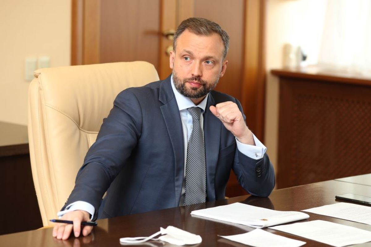 Силовики проводят обыски в кабинете Александра Ремиги Сотрудники силовых структур проводят обыски в кабинете первого замгуберантора Владимирской области Александра Ремиги, пишут «Владимирские новости» со ссылкой на «Владимирские ведомости». ↗ Прислать новость Подписаться
