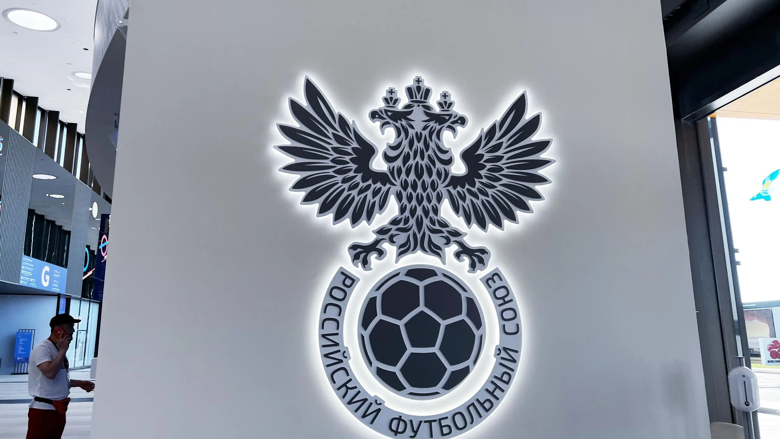 Российский футбольный союз РФС в рамках празднования 81 летия Победы в Великой Отечественной войне проведет акцию Бессмертный полк на матчах Кубка России Российской премьер лиги РПЛ Первой и Второй лиги сообщили РИА Новости в пресс службе организации РФС и общероссийское гражданско патриотическое движение Бессмертный полк России при поддержке управления президента РФ по общественным проектам и Минспорта России проведут мемориальную акцию перед матчами Кубка России 6 7 мая и 10 11 мая перед играми РПЛ и ФНЛ