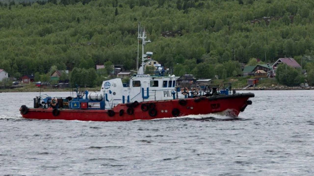 В Мурманской области стартует навигация для маломерных судов С 15 мая разрешат выход на воду в Кандалакшском и Терском округах. Затем – с 20 мая в Ковдорском округе, а с 25 мая – в ЗАТО и крупных городах региона. На остальных территориях – в Кольском и Ловозерском округах – навигация начнется с 5 июня. Такое поэтапное открытие связано с климатическими особенностями районов. В северных округах лед сходит позже, поэтому сроки сдвинуты на более позднее время. Подписаться Прислать новость
