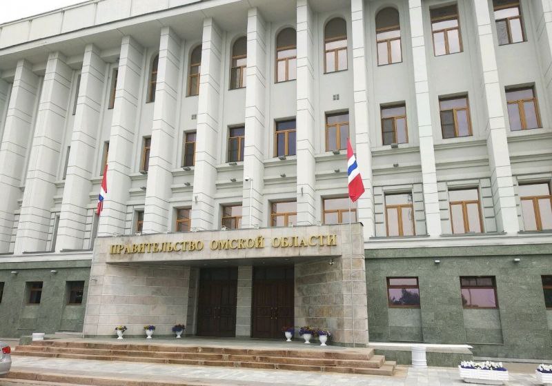 Власти Омской области выясняют причину серии хлопков, на которые пожаловались люди в соцсетях В Омске поздним вечером во вторник, 27 мая, жители сразу нескольких районов пожаловались на серию громких «хлопков». В соцсетях об этом сообщают из Амурского поселка, Пушкино, Подгородки, окарины городка Нефтяников. Ситуацию взяли на контроль власти. - По всем указанным адресам направлены сотрудники полиции для проверки сигналов и принятия оперативных мер реагирования, - сообщают РИА Новости со ссылкой на пресс-секретаря губернатора Омской области Мина Ахвердиева. По поручению Виталия Хоценко проверкой занимаются региональное министерство региональной безопасности и МЧС.