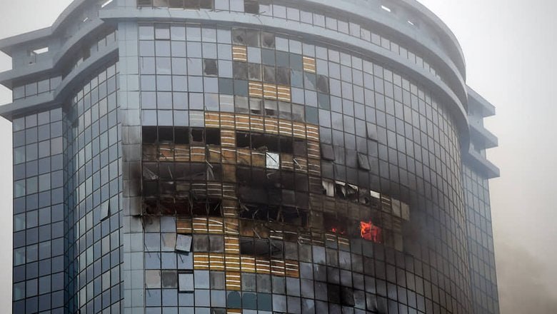 Казанцам возместят стоимость имущества, поврежденного в результате атаки беспилотников  Соответствующее постановление кабмина Татарстана поступило на антикоррупционную экспертизу. Деньги для пострадавших в результате декабрьской атаки выделят из средств резервного фонда правительства.   Суммы компенсаций:   78,3 тыс. рублей на человека — при частичной утрате имущества первой необходимости,   156,7 тыс. рублей — при полной утрате имущества,   в случае утраты или повреждения личного авто — в размере суммы ущерба, определенного в экспертном заключении независимой экспертизы.  #УрбанНовости     Урбан Медиа