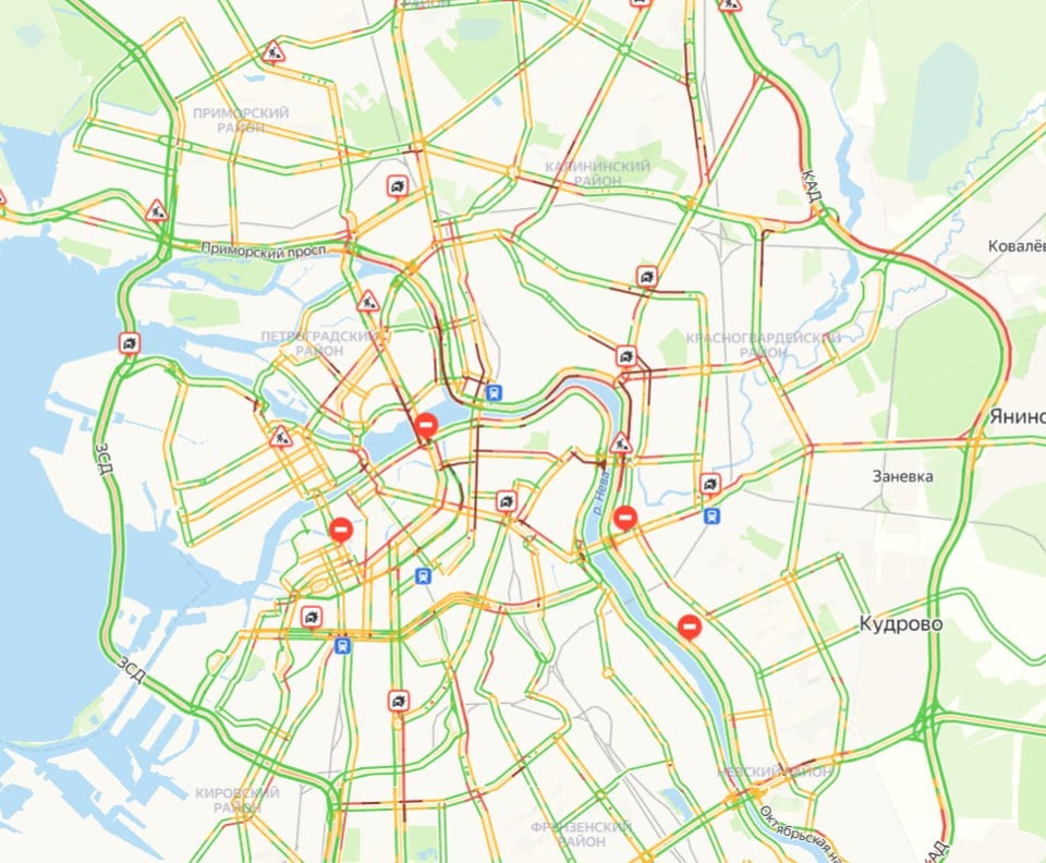 Литейный мост перекрыт, Московский проспект встал, Выборгская набережная побагровела – в Петербурге собираются пробки.   Сложности с движением наблюдаются на Большом проспекте П.С. Краснеет также 41-й километр внешнего кольца КАД в районе Ржевки. Улицу Руставели оставило ДТП по направлению к Пискаревскому проспекту.   Пока что оценка загруженности – 6 баллов. В среднем это на 1 балл выше нормы у этому часу.    Яндекс.Карты