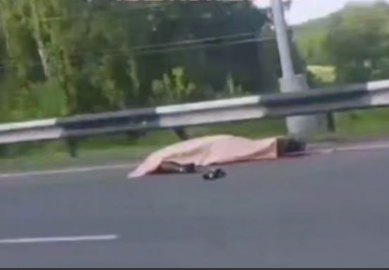 Две страшные аварии с мотоциклистами произошли сегодня в Северске Мужчина-водитель Ямахи 1984 г.р. двигался по второй полосе в сторону ЦКПП, не справился с управлением, врезался в Ниссан, продолжил движение и упал на Ладу. От полученных травм скончался на месте. Второе ДТП произошло на Ленина, на место прибыли экстренные службы, информации о пострадавших пока нет. Не гоняйте, пацаны... Подписаться Прислать песец