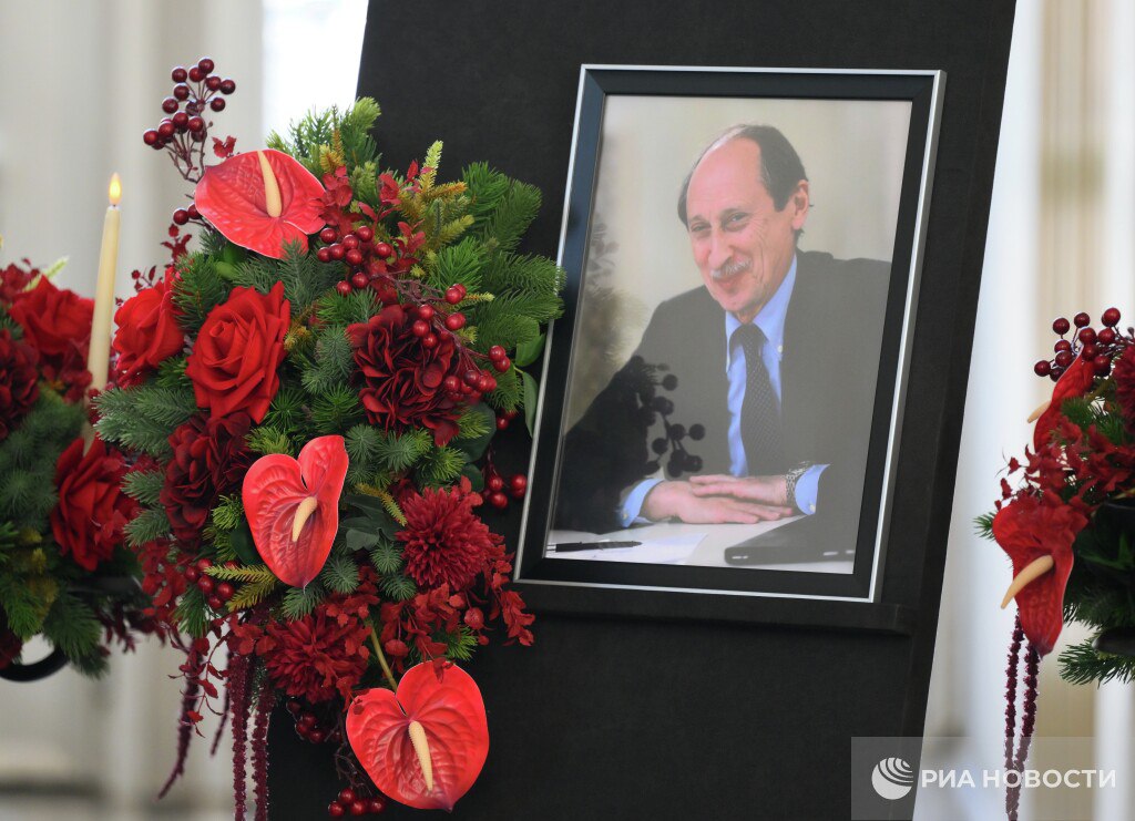 В гибели экс президента ВФЛА Балахничева обвинили его сына В прокуратуре Подмосковья сообщили что сын Валентина Балахничева будучи пьяным в ходе конфликта нанес отцу смертельное ножевое ранение Удар был нанесен в бедро От полученного ранения пострадавший скончался на месте Второго февраля в пресс службе ВФЛА сообщили РИА Новости что Валентин умер в возрасте 76 лет Подписывайтесь на РИА Новости Спорт в MAX