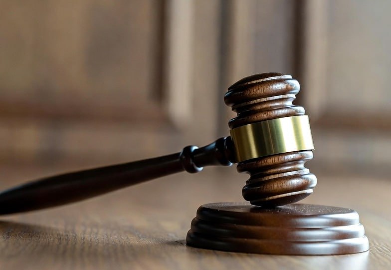 Оренбуржец получил 3 года колонии за подделку рецептов и продажу сильнодействующих препаратов Мужчина приобрел поддельные рецептурные бланки заполнил их ложными данными получил по ним препарат в аптеке и продал его Это нарушает законный порядок оборота сильнодействующих веществ Суд приговорил его к 3 годам 1 месяцу колонии строгого режима Апелляция оставила приговор в силе