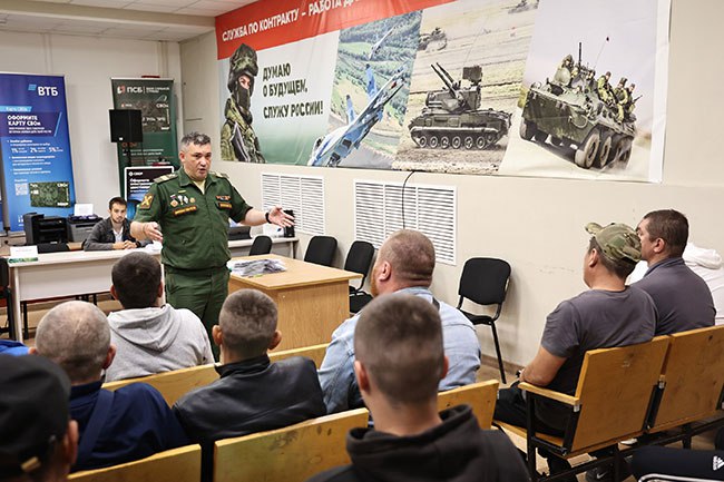 На Южном Урале сохранили меры поддержки участников СВО и их близких   www up74 ru articles obshchestvo 167907 Решения утверждены на итоговом в этом году заседании Законодательного Собрания региона Так в области продлили срок заключения контракта с Минобороны Росгвардией и поступления в добровольческие формирования для получения единовременных выплат до 31 декабря 2026 года Кроме того депутаты сохранили право на единовременную выплату для детей до совершеннолетия бойцов из добровольческих формирований до 31 декабря 2026 года