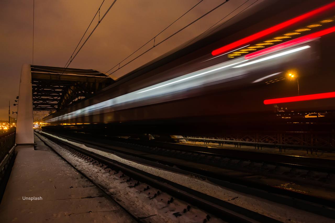 Как добраться из Кишинева в Одессу путь стал втрое длиннее а билеты дороже На дорогу в Одессу на автобусе теперь нужно в два три раза больше времени и денег из Кишинева транспорт идет через север страны поскольку движение по обычному короткому маршруту невозможно В результате российских ударов по критической инфраструктуре в Одесской области ограничено движение пассажирских автобусов по кратчайшему пути трассе Одесса Рени подробнее читайте на сайте