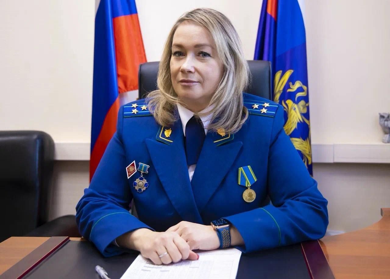 Начальник отдела прокуратуры области проведет личный прием жителей Агаповского района Начальник отдела по рассмотрению обращений и приему граждан прокуратуры области Ольга Анатольевна Чубук в режиме видео-конференц-связи проведет личный прием жителей Агаповского района по вопросам о нарушениях прав в сфере исполнения федерального законодательства, несогласия с решениями должностных лиц органов власти. Прием состоится 29 мая 2025 года с 17.00 до 18.00 в здании прокуратуры Агаповского района с. Агаповка, ул. Пролетарская, д. 29/1 . Запись на прием по телефонам: 8 35140 2-04-05 прокуратура Агаповского района 8-904-817-74-21 прокуратура Челябинской области . На приеме необходимо иметь при себе паспорт или иной документ, удостоверяющий личность, обращение на имя прокурора Челябинской области Донгаузера Игоря Валерьевича, копии документов по доводам о нарушениях прав при наличии .