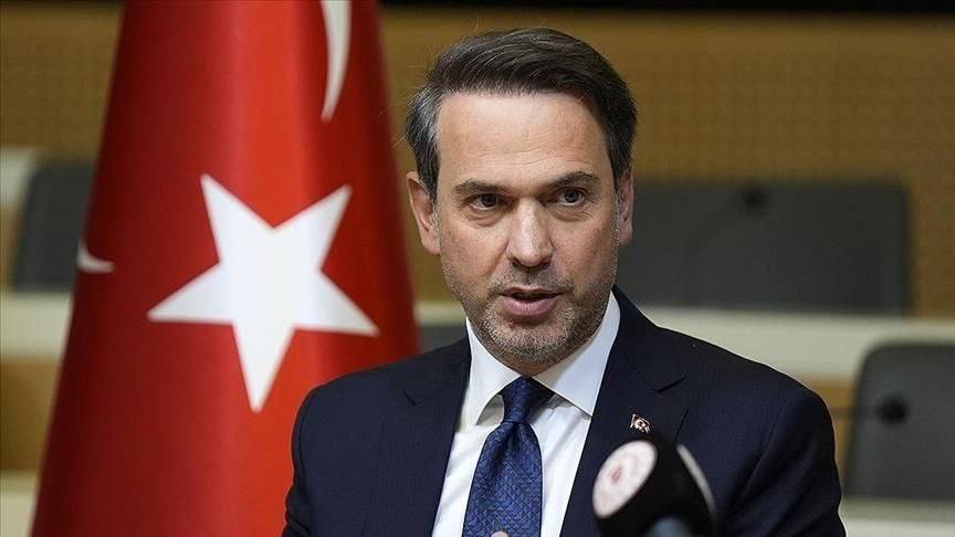 Азербайджан и Турция подписали соглашение о поставках 33 млрд кубометров газа министр энергетики и природных ресурсов Турции Алпарслан Байрактар Поставки газа будут осуществляться в течение 15 лет 2 25 миллиарда кубометров в год с Апшеронского месторождения в Каспийском море Соглашение вступит в силу в 2029 году и будет действовать до 2040 х годов Используя существующую инфраструктуру мы будем доставлять этот газ в нашу страну по трубопроводу Баку Тбилиси Эрзурум