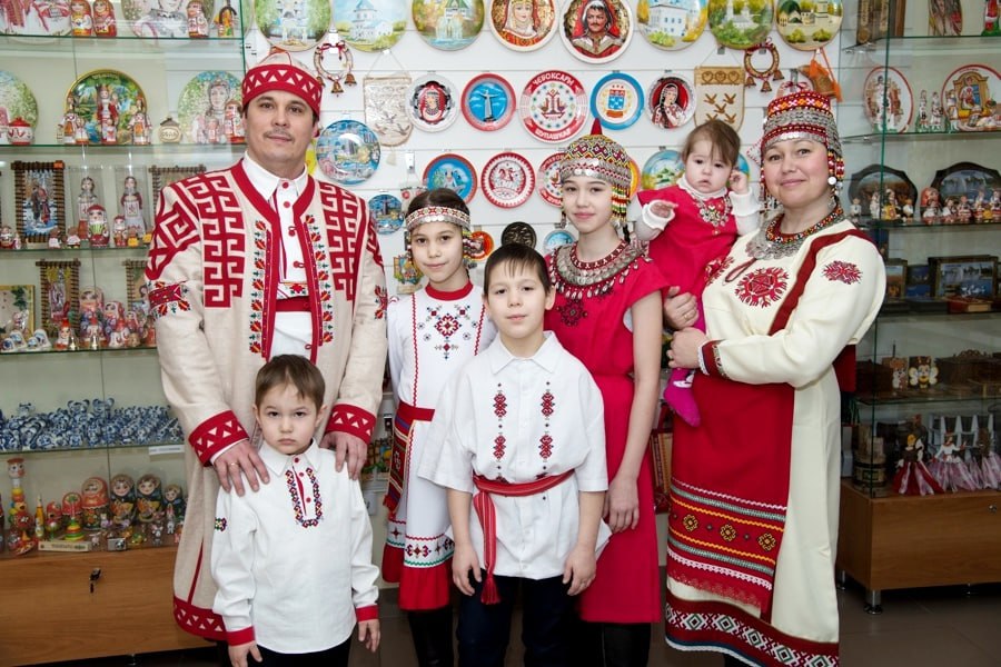 На заседании Правительства Чувашии продлили действие регионального маткапитала до 31 декабря 2030 года. С момента запуска программы его получили более 17 тысяч семей. Люди смогли улучшить жилищные условия, дать детям образование, приобрести автомобиль или получить единовременную выплату на третьего ребенка. «Для нас важно, чтобы каждая семья в нашей республике чувствовала уверенность в завтрашнем дне и могла реализовать свои мечты», - отметил Глава Чувашии Олег Николаев.