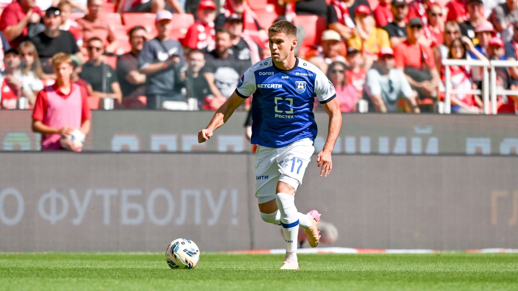 СМИ СПАРТАК НАЧАЛ ПЕРЕГОВОРЫ О ПЕРЕХОДЕ ВЛАДИСЛАВА САУСЯ 22 летний игрок калининградской Балтики Владислав Саусь может перейти в московский Спартак утверждает интернет издание РБ Спорт Как сообщается красно белые на днях отправили официальное предложение в калининградский клуб Согласно сведениям источника начальное предложение москвичей не устроило Балтику При этом переговоры продолжаются