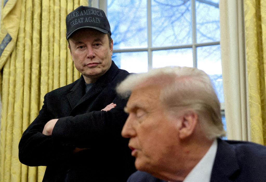 Илон Маск, руководитель департамента эффективности правительства США DOGE , объявил о завершении своего срока работы в этой должности. В своем заявлении он выразил благодарность президенту Дональду Трампу за предоставленную возможность уменьшить ненужные расходы федерального бюджета. "Мой назначенный срок работы в качестве специального государственного служащего подходит к завершению. Я благодарен президенту Трампу за шанс работать над сокращением излишних затрат. Миссия DOGE продолжит укрепляться и станет частью культуры работы всего правительства", - отметил Маск в сообщении на своей странице в социальной сети X.