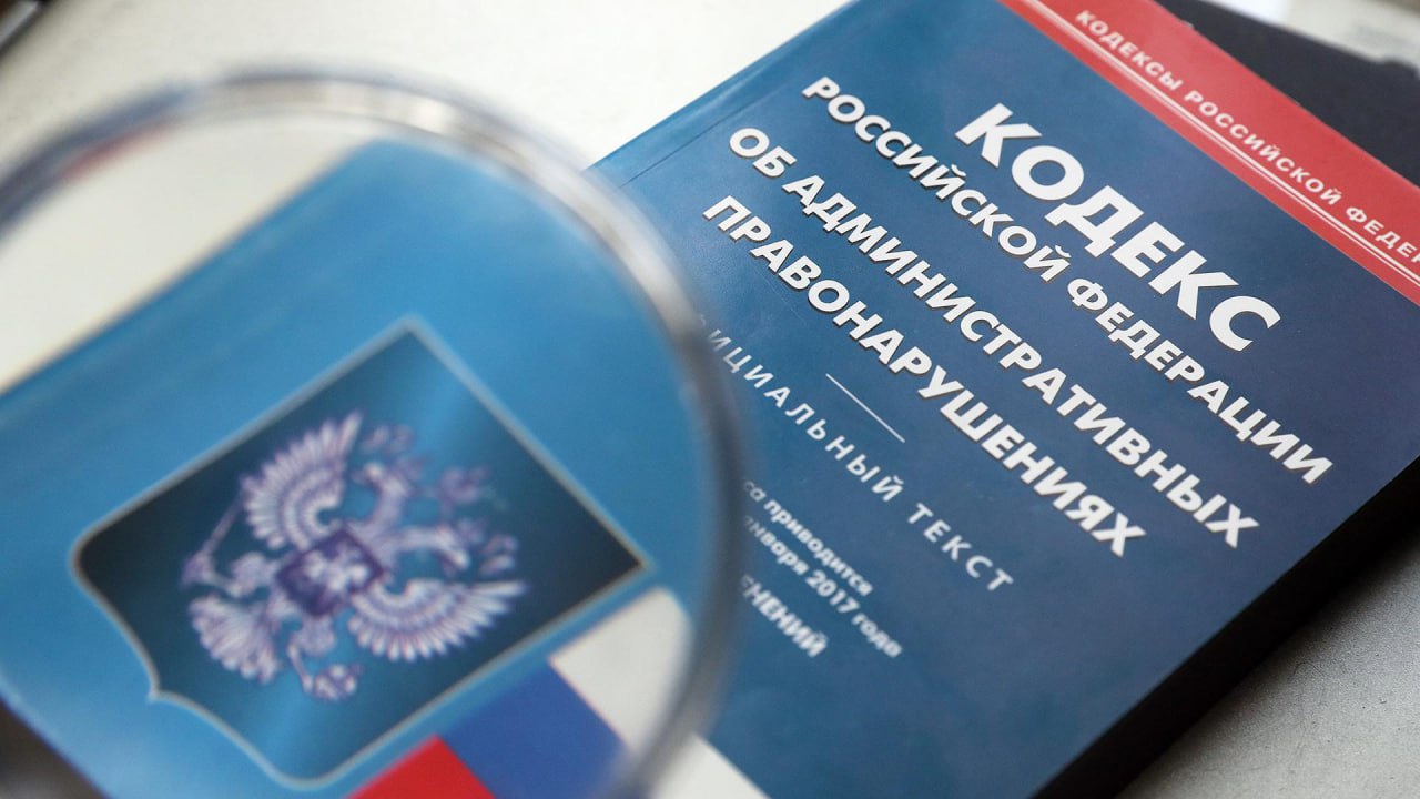 Луганское УФАС России выявило нарушение в рекламе потребительских займов в Алчевске  На баннере комиссионного магазина отсутствовали данные об организации, оказывающей услуги, а также обязательные предупреждения об условиях кредита. По обращению проверка подтвердила нарушение, реклама признана недопустимой  Материалы дела переданы должностному лицу для решения вопроса о возбуждении дела об административном правонарушении          Вести. Луганск Подписаться   Прислать новость