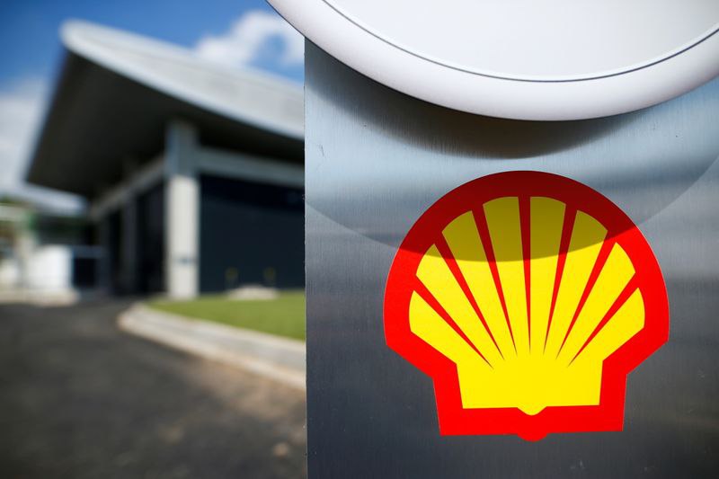 Shell и Equinor создадут крупнейшую в Британии нефтегазовую компанию  Нефтяной гигант Shell и норвежская Equinor в четверг объявили о планах объединить свои британские активы в области добычи нефти и газа на шельфе для создания совместной энергетической компании, передает GlobeNewswire.  После завершения сделки новый независимый производитель будет совместно принадлежать Equinor  50%  и Shell  50% , двум ведущим мировым энергетическим компаниям, имеющим десятилетний опыт работы в Северном море Великобритании.    - будь в курсе  новостей новых технологий