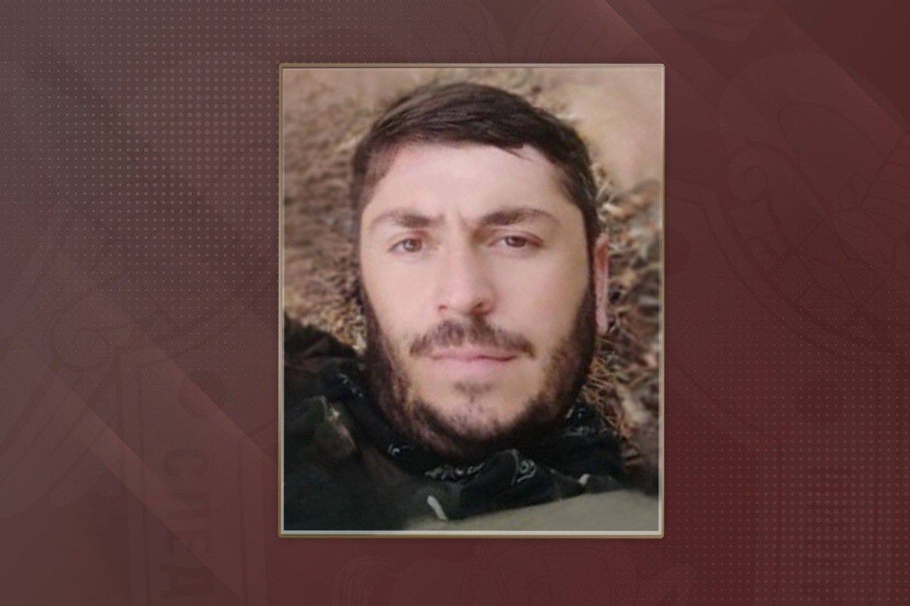 Грузинский наемник, участвовавший в вооруженном конфликте на стороне Украины, заочно осужден к 14 годам лишения свободы Главным следственным управлением Следственного комитета России собраны доказательства, изобличающие гражданина Грузии Давида Хоситашвили в участии в качестве наемника в вооруженном конфликте. Приговором суда он заочно признан виновным в совершении преступления, предусмотренного ч. 3 ст. 359 УК РФ. Следствием и судом установлено, что в начале 2022 года Хоситашвили прибыл на Украину, где из корыстных побуждений добровольно вступил в состав вооруженного формирования в качестве наемника. На одной из тренировочных баз ВФУ он прошел соответствующую подготовку и получил навыки обращения с боевым оружием, необходимые для участия в вооружённом конфликте. Далее Хоситашвили за материальное вознаграждение принимал участие в боевых действиях против силовых структур Донецкой и Луганской народных республик, а также военнослужащих Вооруженных Сил Российской Федерации. По ходатайству следствия в отношении Хоситашвили заочно избрана мера пресечения в виде заключения под стражу. Приговором суда Хоситашвили заочно назначено наказание в виде 14 лет лишения свободы с отбыванием в исправительной колонии строгого режима. Он объявлен в международный розыск.