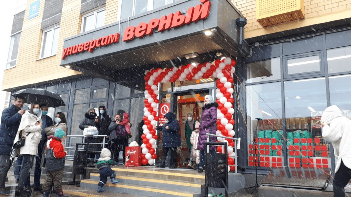 Основатель сети универсамов Верный Андрей Рогачёв ищет покупателя на бизнес сообщили источники Ъ Аналитики оценивают активы в 25 35 млрд рублей Рогачёв сооснователь Пятёрочки и Карусели vc ru retail 2300567