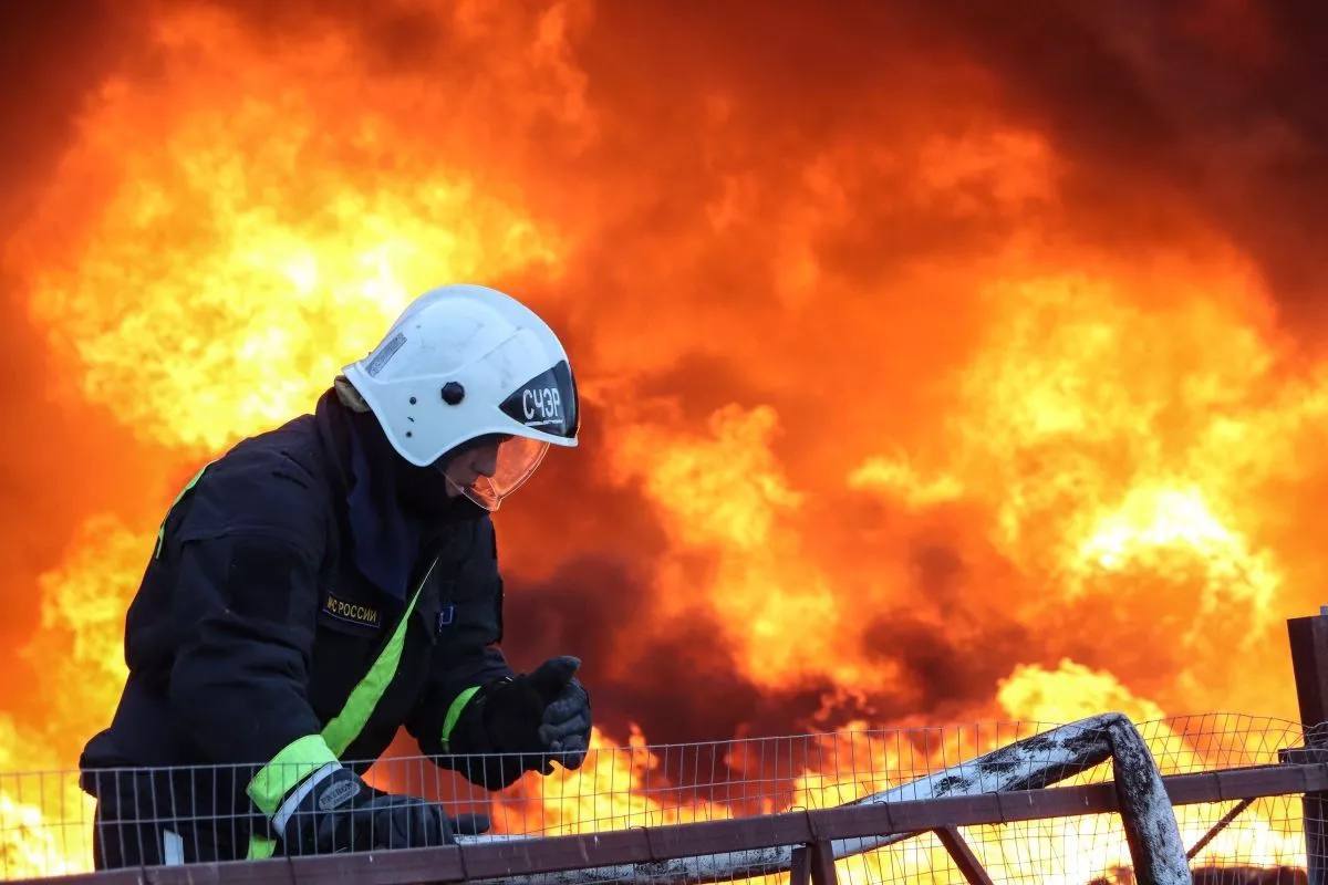 41 человек погиб при пожарах с начала года на Кубани.    ‍ В МЧС озвучили статистику по пожарам в регионе с начала 2025 года.  За это время в регионе произошло 875 пожаров, в результате которых погиб 41 человек, а 14 получили ожоги и различные травмы. Пожарные смогли успешно эвакуировать 844 человека и спасти 94 из огненных ловушек.    Большинство пожаров произошло в жилом секторе из-за неосторожного обращения с огнем, короткого замыкания электропроводки и электроприборов.