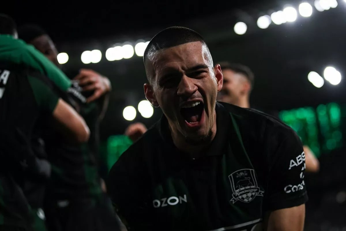 Краснодар сыграет в зимнем турнире в ОАЭ Зимний кубок Российской премьер лиги РПЛ пройдет в период с 3 по 10 февраля В нем примут участие чемпион страны Краснодар и вице чемпион Зенит а также столичные Динамо и ЦСКА Будет круговой формат команды сыграют друг с другом по разу Если основное время встречи завершится вничью победитель определится в серии пенальти Кубанские Новости Мы в MAX