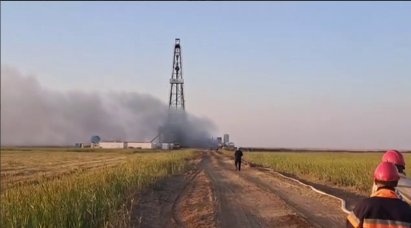 В Муйнаке успешно ликвидирован выброс газа на скважине В Каракалпакстане специалисты завершили работы по устранению выброса газа произошедшего на поисковой скважине 1 Муйнакского месторождения Подробнее anhor uz news muynak a gas leak was eliminated anhoruz Новости события мнения Мобильное приложение IOS Android