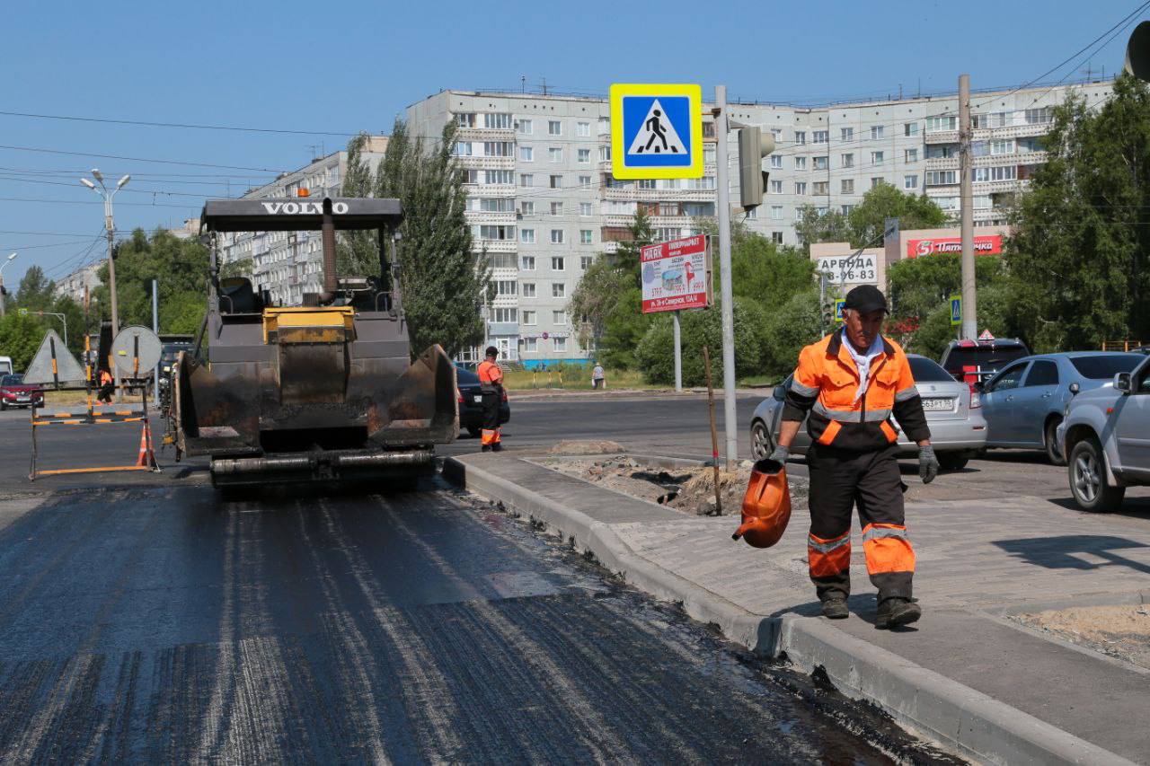 В Омске в рамках президентского национального проекта «Инфраструктура для жизни» продолжается ремонт улиц Герцена, 7-ая Северная, Заозерная, Воровского. Темпы у дорожников хорошие. Работы ведутся в графике.