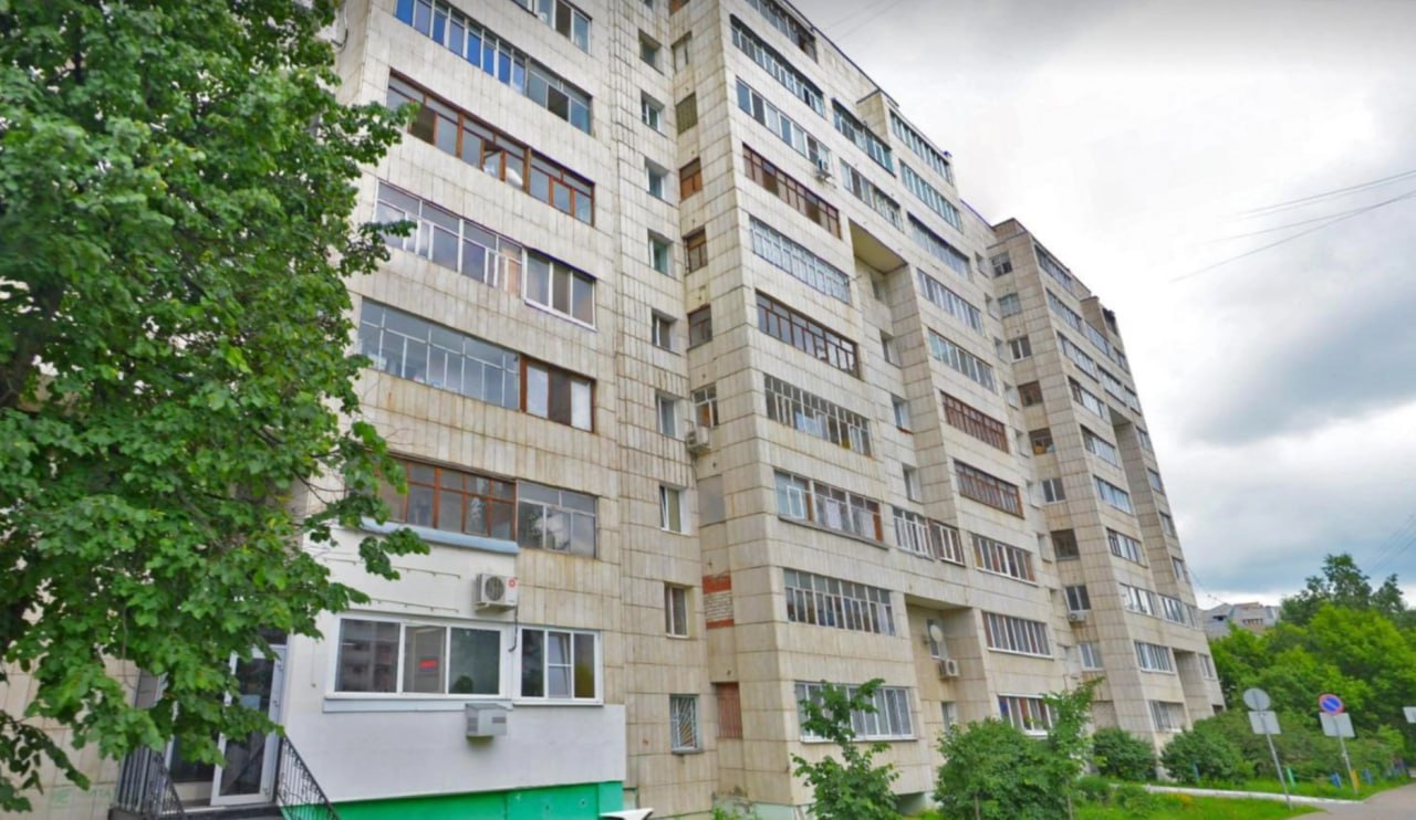 Квартиру маньяка Птицына продадут в Казани Верховный суд отменил решение Авиастроительного суда который ранее запретил изымать жильё у Игоря Птицына Теперь недвижимость убийцы все же продадут деньги пойдут на компенсации потерпевшим на фото дом на улице Симонова где вместе с мамой жил Игорь Птицин Присылайте нам новости через VTPnewsbot и вас услышат vkazani