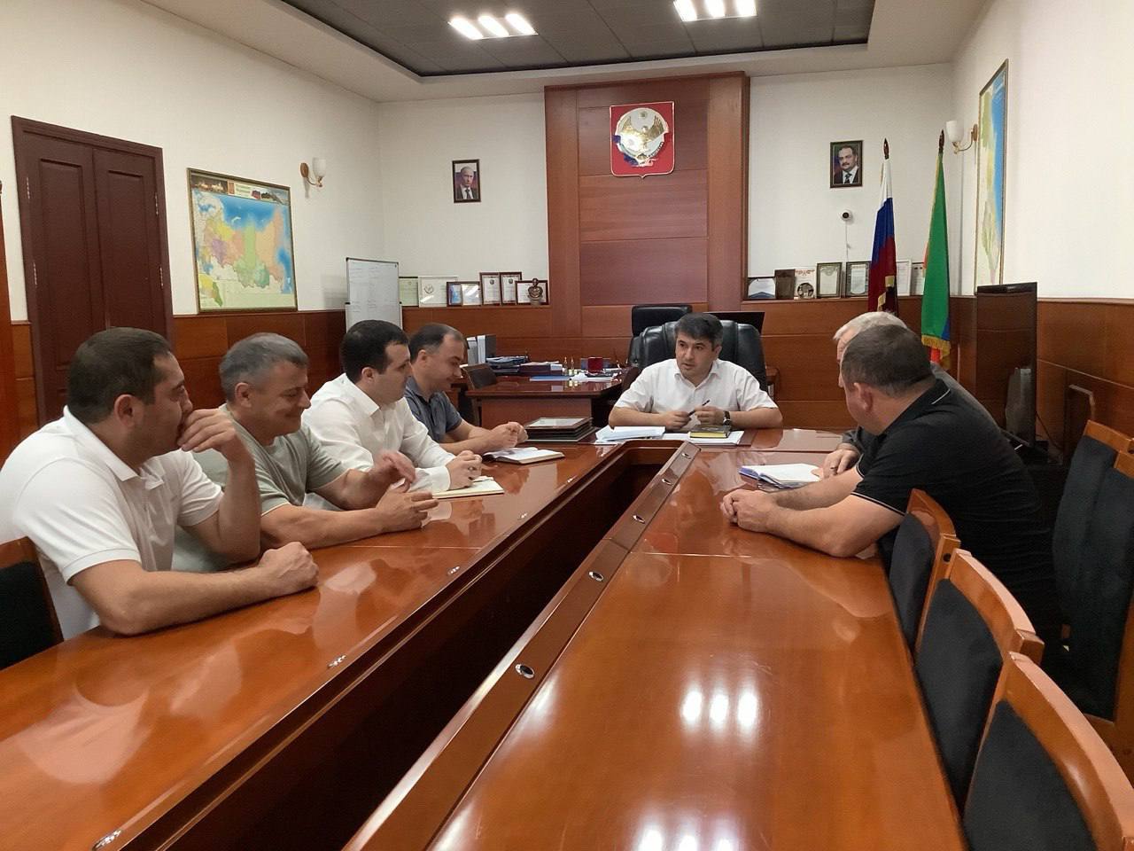 В Табасаранском районе откроют новый досуговый подростковый центр «Ритм»  Об этом стало известно сегодня, 21 июля, на заседании оргкомитета по подготовке и проведению мероприятий, приуроченных ко Дню Конституции Республики Дагестан.   Глава Табасаранского района Магомед Курбанов сообщил, что открытие центра в рамках реализации стратегической программы «Подростки России» запланировано 26 июля на базе Многофункционального молодежного центра.  Создание центра осуществляется по инициативе Уполномоченного при Президенте РФ по правам ребенка Марии Львовой-Беловой при поддержке Главы РД Сергея Меликова.  Руководитель муниципалитета отметил особую социальную значимость новой площадки, которая будет способствовать социальной адаптации подрастающего поколения. В центре молодые люди смогут раскрывать творческий потенциал, приобретать полезные навыки, получать помощь и делиться своими идеями.  В церемонии открытия центра примут участие Уполномоченный по правам ребенка в РД Марина Ежова и министр по делам молодежи региона Камил Саидов.   В ходе обсуждения организации торжественного открытия глава района дал конкретные поручения своему заместителю Ринату Мирзабалаеву по подготовке помещения и его соответствию установленным требованиям.