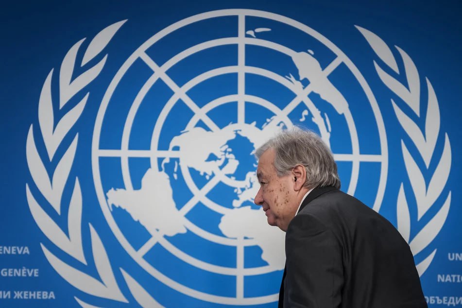 В ООН стартовала гонка за должность генсека Всем странам участницам предложили представить своих номинантов на пост руководителя организации пишет Bloomberg Среди кандидатов на место Антониу Гутерриша глава МАГАТЭ Рафаэль Гросси экс президент Чили Мишель Бачелет и экс вице президент Коста Рики Ребека Гринспан Действующий генсек Гутерриш должен уйти в отставку в конце 2026 года когда завершится его второй пятилетний срок   Подпишитесь на Абзац TG VK Дзен MAX Rutube