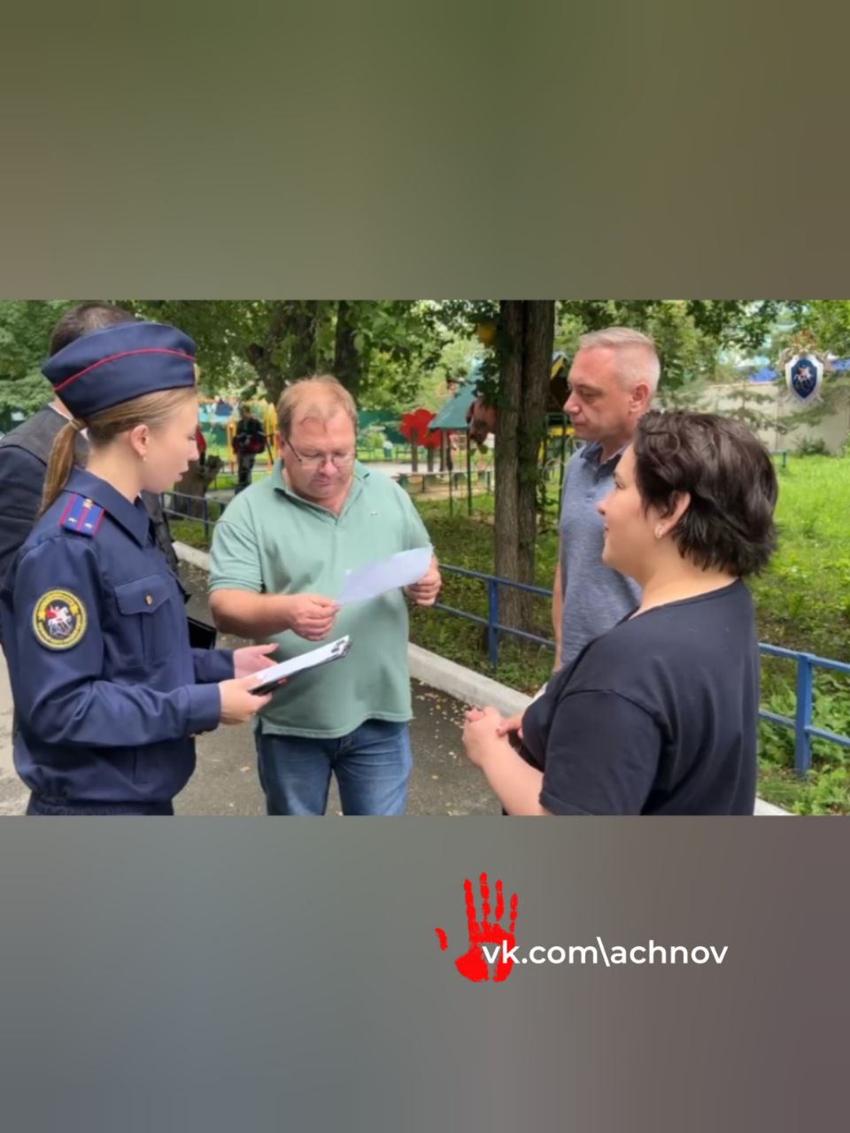 В Челябинске на сотрудников скандально известной управляющей компании «Мой дом Урал» завели уголовное дело за халатность СК провёл проверку из-за затопленного канализацией подвала. Следователи, представители Госжилинспекции, администрации и прокуратуры пришли в дом № 1А на улице Троицкая после репортажа телеканала «РенТВ». Жители жаловались, что подвал пятиэтажки затоплен канализационными стоками с августа прошлого года, в подъездах постоянно сырость и неприятный запах, а проводка часто выходит из строя. В результате проверки следователи установил, что управляющая компания не обеспечивала должный уровень безопасности, нарушив тем самым права жителей. На данную УК неоднократно жаловались челябинцы. По их словам, коммунальщики плохо выполняли свои обязанности по содержанию и ремонту жилых домов.