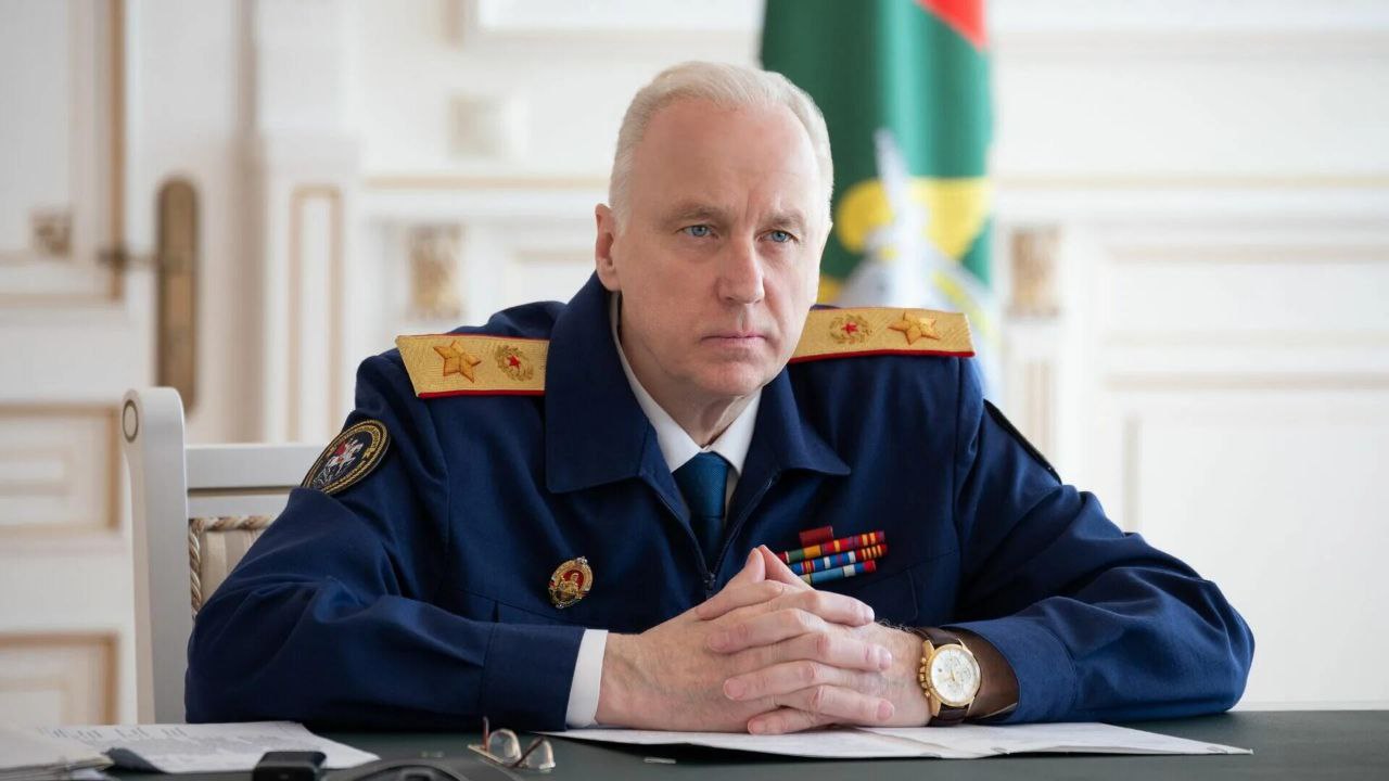 Крымчанина участника СВО обманули мошенники дело на контроле у Бастрыкина Мужчина решил купить в интернете транспортную технику и перевел часть денег но товар ему никто не доставил а продавцы не отвечают на звонки сообщили в СК России Глава ведомства поручил возбудить уголовное дело и предоставить доклад crimea 24