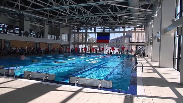 На сооружение спортобъктов в новых регионах выделят почти 21 млрд рублей Строительство и восстановление спортивных объектов в Донбассе и Новороссии – одна из первоочередных задач, на решение которой в правительстве РФ не жалеют средств. «В период с 2025 по 2030 годы в рамках программы по восстановлению спортобъектов регионами-шефами будет направлен почти 21 млрд рублей на спортивную инфраструктуру в наших воссоединенных регионах», – рассказал министр спорта РФ Михаил Дегтярев. Южная служба новостей