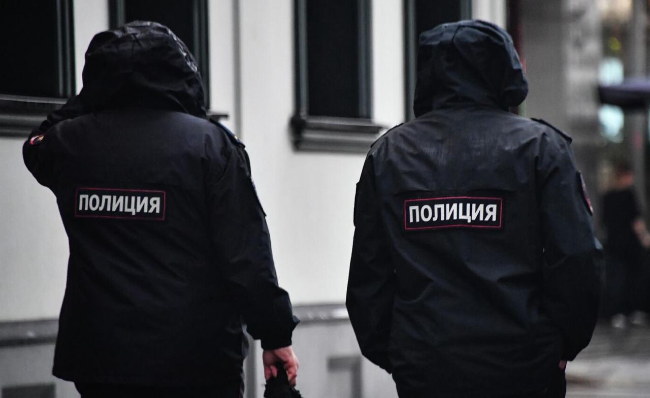 13 летняя девочка выстрелила себе в шею играя с пневматическим пистолетом отца в Приморском крае доложили в МВД Уточняется что пострадавшую прооперировали Пулю извлекли Полицейские устанавливают все обстоятельства произошедшего