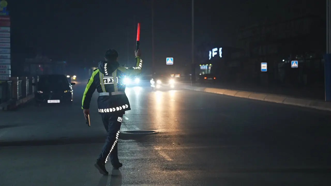 Ночью в Мирзо Улугбекском районе Ташкента водитель Lacetti сбил сотрудника ДПС инспектору понадобилась помощь врачей началось расследование