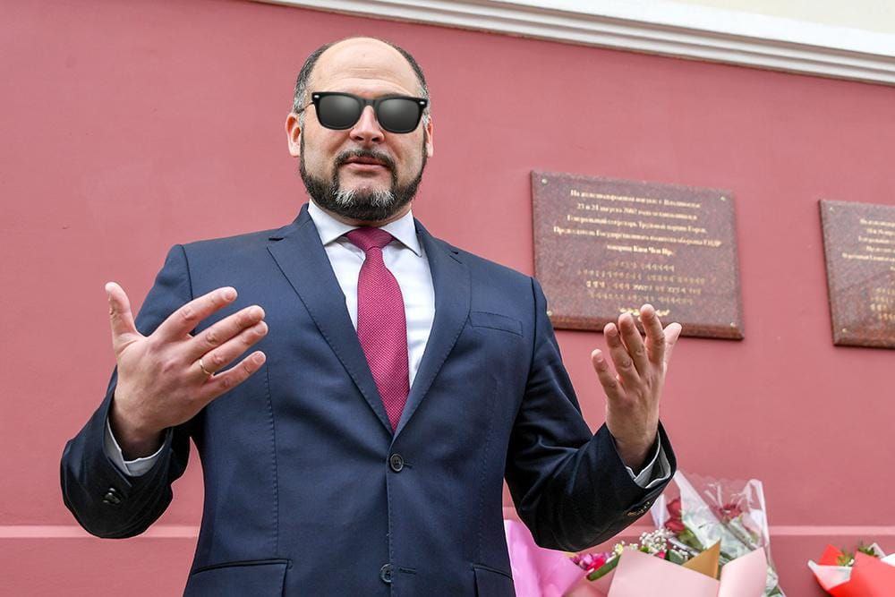 У Владивостока Артёма и Надеждинского района может появиться единый глава В Приморье обсуждают объединение Владивостока Артёма и Надеждинского района под единым управлением такой вариант рассматривают при создании Владивостокской агломерации которая в перспективе может стать первым миллионником на Дальнем Востоке Краевые власти изучают модели Сеула и Шанхая корейская система предполагает объединение муниципалитетов с активной цифровизацией а китайская делает ставку на административный комитет который управляет развитием экономики инфраструктуры и экологии Сейчас каждая территория живёт по своим правилам и со своими руководителями Владивостоком управляет Константин Шестаков Артёмом Вячеслав Квон Надеждинским округом Максим Якимов Итоговая модель Большого Владивостока ещё не выбрана её предстоит согласовать с муниципалитетами экспертами и федеральными структурами и именно она определит как будут развиваться ключевые территории края в ближайшие годы   Реклама  Поддержать канал Остались вопросы