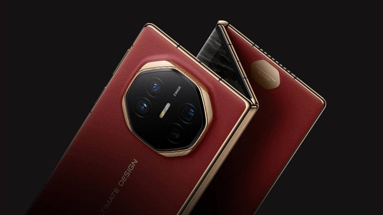 Слух новая трикладушка Huawei станет дешевле и лучше По словам инсайдера Fixed Focus Digital Huawei Mate XT 2 го поколения подешевеет сразу на 5000 юаней и будет стоить 15 000 юаней 2000 161 000 Это заметно дешевле модели первого поколения цена которой составляла на старте 20 000 юаней 2700 217 000 При этом всём характеристики смартфона только улучшатся ожидается апгрейд по камерам производительности связи и корпусу Согласно последним слухам официальный анонс Huawei Mate XT2 может состояться 10 сентября