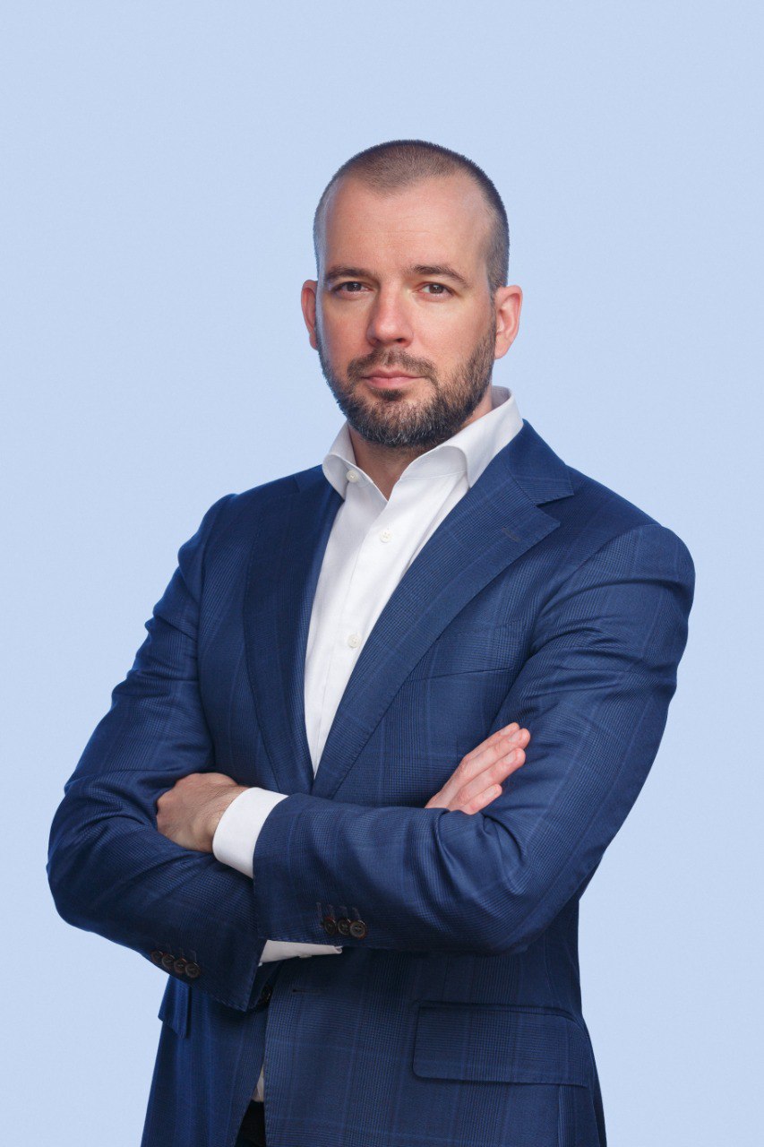 cre news Петр Исаев назначен исполнительным директором холдинга Capital Group Ранее Петр Исаев занимал пост коммерческого директора В новой роли он будет отвечать за стратегическое и операционное развитие нескольких бизнес направлений включая маркетинг продуктовую стратегию ценообразование эксплуатацию управление активами модернизацию клиентских ИТ решений включая платформу Capital Living а также функциональное управление коммерческими департаментами направления холдинга Подробнее   cre ru news 100939