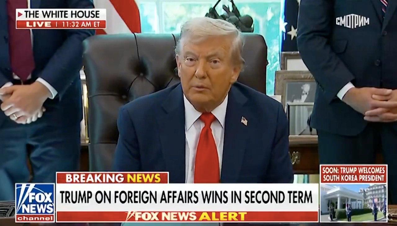 США больше не тратят деньги на Украину сообщил Дональд Трамп Главное из заявлений президента США Визит Владимира Путина на Аляску свидетельствует о том что президент России стремится к урегулированию на Украине Детали гарантий безопасности для Украины еще не обсуждались Однако значительные гарантии безопасности Украине должна предоставить Европа США надо лишь оказывать в этом поддержку Дональд Трамп сообщил что обсуждал на встрече с Путиным в Анкоридже тему сокращения ядерных арсеналов Трамп заявил о стремлении к дальнейшим сокращениям ядерных вооружений вместе с РФ и желании подключить к процессу КНР Президент США заявил что рассчитывает на встречу с Ким Чен Ыном в какой то момент Дональд Трамп заявил что его в шутку называют президентом Европы говоря о представителях стран ЕС из числа союзников США по НАТО При подписании ряда указов в Белом доме он выступил с утверждением что США сейчас являются самой уважаемой страной в мире Соловьёв в Max Соловьёв в Telegram