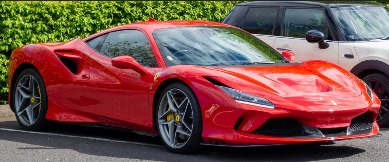 В Приморье сменился лидер по величине транспортного налога Самым дорогим авто в крае в этом году стала Ferrari F8 Tributo За машину мощностью 720 лошадиных сил жителю края придется заплатить более 320 тысяч рублей Такими данными сегодня поделились сотрудники регионального управления налоговой службы С первого места Ferrari подвинула лидера прошлого года Lamborghini Urus Второе и третье места заняли приморцы на которых зарегистрированы Porsche Cayenne Turbo и Mercedes Benz GLS Class Их налог на авто около 280 тысяч рублей А замыкает ТОП самых дорогих машин Приморья еще один Mercedes Benz AMG G63 585 лошадиных сил под капотом обойдутся владельцу в 263 тысяч рублей налоговых отчислений