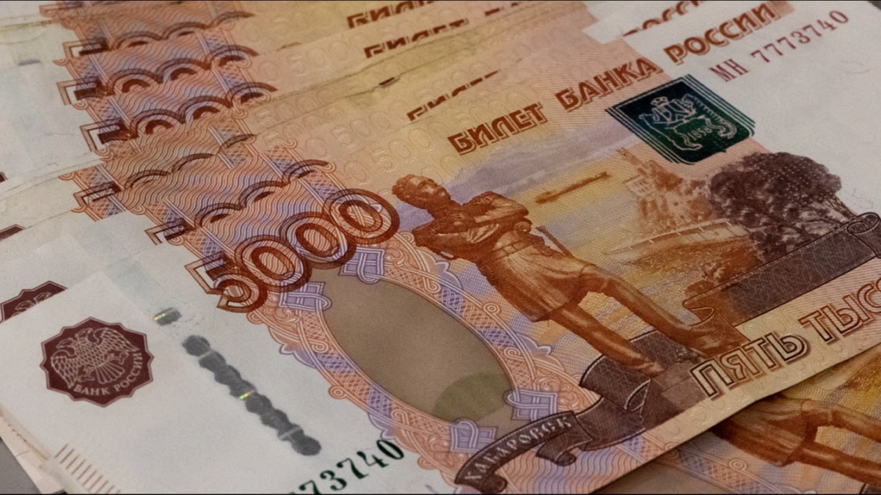 Мурманск залезает в долги для погашения долгов урманск планирует взять 13 кредитов на погашение муниципального долга и финансирование дефицита бюджета Три кредита общим объёмом в 600 миллионов будут взяты на год Их следует погасить до 27 ноября 2027 года Они обойдутся городу в 256 8 миллиона рублей 85 6 миллиона каждый Ещё четыре кредита общим объёмов в 800 миллионов будут взяты на два года Срок исполнения 26 11 2028 года Они обойдутся городу в 520 миллионов рублей 130 миллионов каждый Самый большой пакет шесть кредитов по 250 миллионов со сроком возврата 26 11 2028 За них город заплатит по процентам в общей сложности 975 15 миллиона рублей Источник