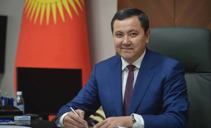 Каныбек Досмамбетов освобожден от занимаемой должности министра здравоохранения Вышел указ президента об освобождении Каныбек Досмамбетов от должности министра здравоохранения Кыргызской Республики Документ подписан сегодня В нем указано что Досмамбетов снят с занимаемой должности однако причины решения не раскрываются Ожидается что в ближайшее время будет объявлено кто временно исполнит обязанности главы Минздрава и какая кандидатура будет внесена на утверждение в кабмин Досмамбетов был назначен на эту должность 24 декабря 2025 года после того как с 1 декабря он исполнял обязанности главы Министерства здравоохранения До того как возглавить Минздрав КР в декабре 2025 года Каныбек Досмамбетов работал в системе государственной безопасности Он занимал ряд руководящих должностей в том числе был начальником ГКНБ по Джалал Абадской области 24KG Новости Кыргызстана