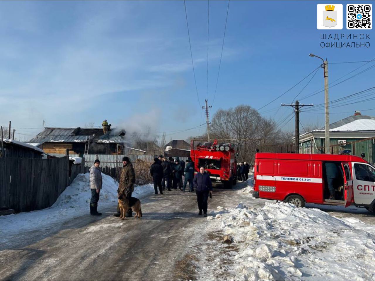 Зауральцев просят помочь шадринским погорельцам одеждой и детским питанием.    Администрация Шадринска предоставила семье, пострадавшей в пожаре на улице Крупская,  временное жилье, занимается организацией похорон погибших, восстановлением документов, оказанием материальной помощи, с родными работают психологи и социальная служба.  В местном центре соцобслуживания сообщили, что семье можно помочь одеждой.   Первоклассница ростом 140 см, обувь 33-34; у мамы 42 размер одежды, 36 обуви; у папы размер одежды 48-50, обувь 42.   Младшему восьмимесячному ребёнку необходимо детское питание. Одежду можно принести в будни в здание финколледжа либо в ЦСО №2  улица Октябрьская, 59 .    Можно помочь материально, но остерегайтесь неизвестных контактов и счетов. Телефон мамы Ольги Владимировны Г. 89195843871  сбер .