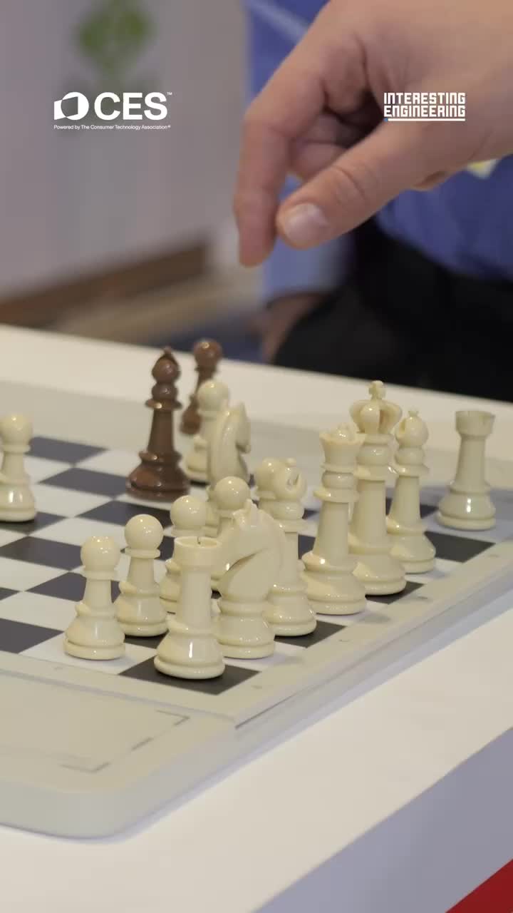 На CES 2025 представлен универсальный робот-шахматист SenseRobot Chess