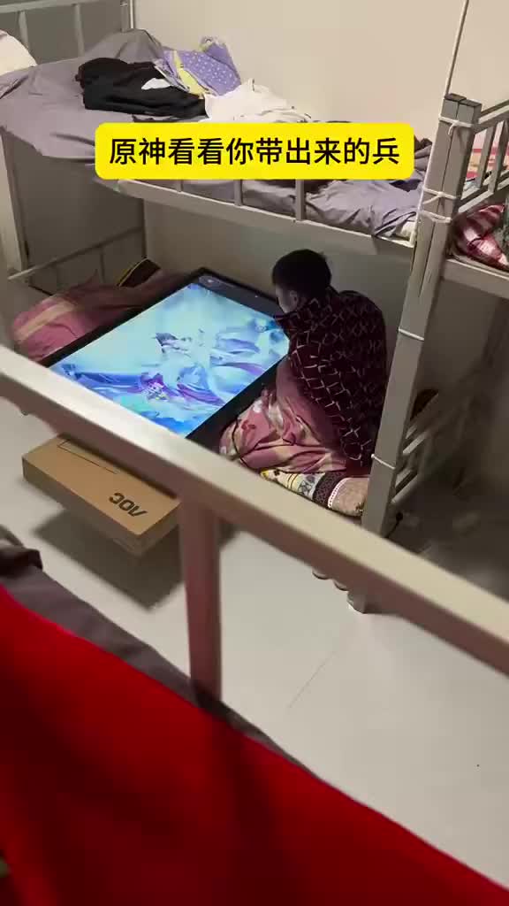 Фанат Genshin Impact использует телевизор для игры после поломки смартфона