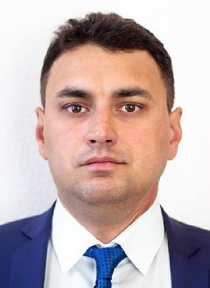 Бывший первый заместитель главы администрации Демского района и начальник управления потребительского рынка Уфы Аскар Батталов назначен управляющим делами городской администрации Господин Батталов второй представитель мэрии назначенный на пост управляющего делами администрации после работы в управлении потребительского рынка туризма и защиты прав потребителей Бывший следователь Главного следственного управления МВД по Башкирии Рустам Хазиев возглавлявший то же подразделение в 2023 году работал управделами до октября 2025 года пока не стал заместителем сити менеджера Фото мэрия Уфы Подписывайтесь на Ъ Уфа Оставляйте бусты