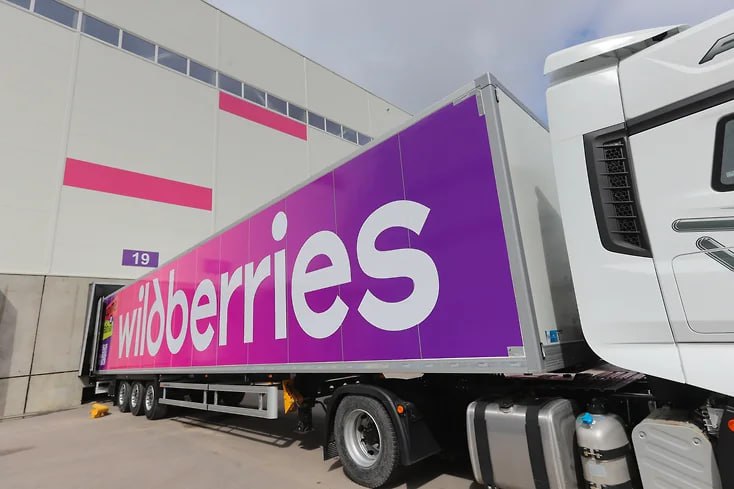 Wildberries ограничил доступ к данным об остатках товаров на своих складах Раньше эта информация собиралась сторонними аналитическими сервисами ею активно пользуются продавцы работающие на маркетплейсе Продажа открытых данных с Wildberries до последнего времени была большим по масштабам бизнесом с оборотом в несколько миллиардов рублей В компании аргументируют свое решение многочисленными обращениями самих селлеров жалующихся что сбор таких данных приводит к недобросовестной конкуренции и нарушает конфиденциальность сведений об их продажах jkinvest news jkinvest