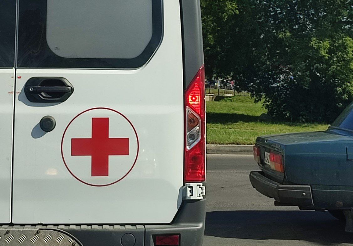 Жертвами жары в Нижегородской области стали 6 человек Первые жаркие дни для шести жителей региона закончились тепловым ударом, все обратились за скорой медицинской помощью Бригадами скорой медицинской помощи трое пострадавших доставлены в стационары в состоянии средней степени тяжести, двое от госпитализации отказались, ещё одному пациенту помощь оказана на месте. Жара у нас надолго, не забывайте о правилах безопасности.