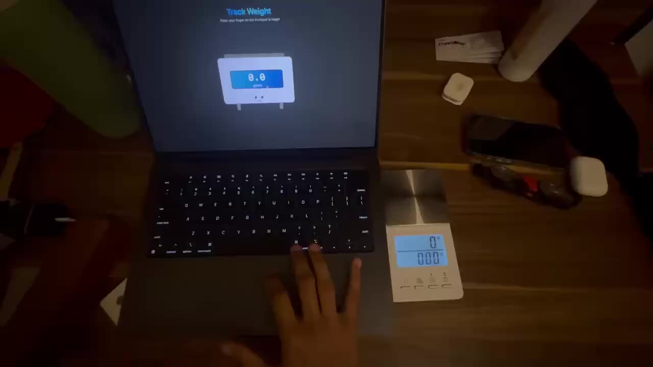 Разработчик Krish Shah превратил трекпад MacBook в настольные весы